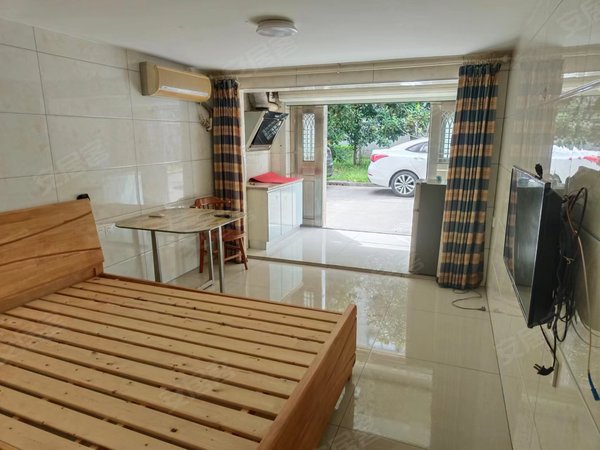 泰州海陵城西宏基花园金鹰茂业旁宏基花园精装汽车车库35平800一个月