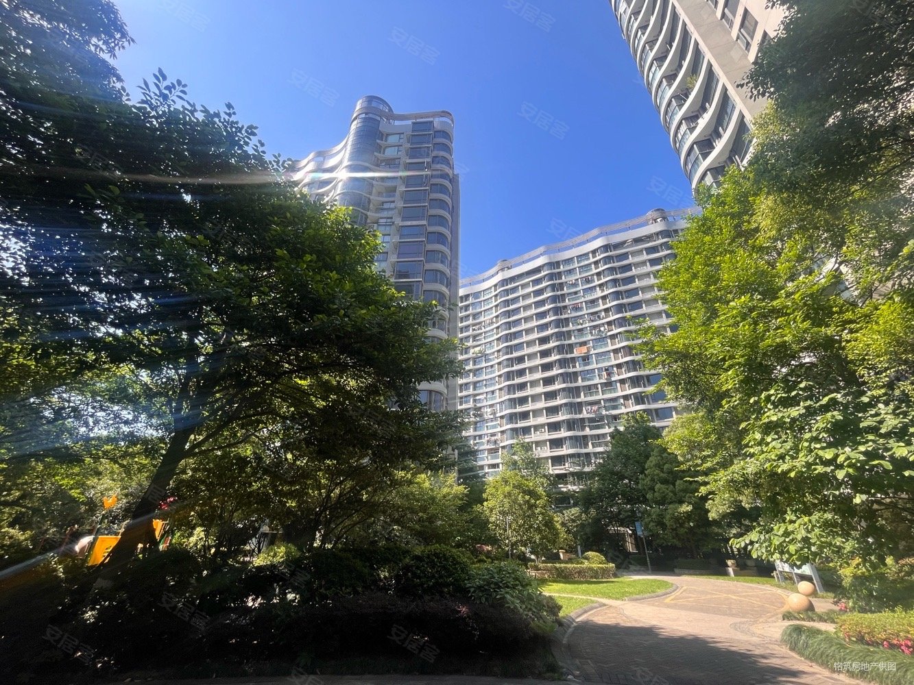 日湖花园日湖畔地铁口随时看房诚心出售中庭采光无遮挡