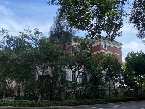 泉州丰泽城东中骏雍景台(别墅)城东 中骏雍景台别墅 家具齐全  有意向