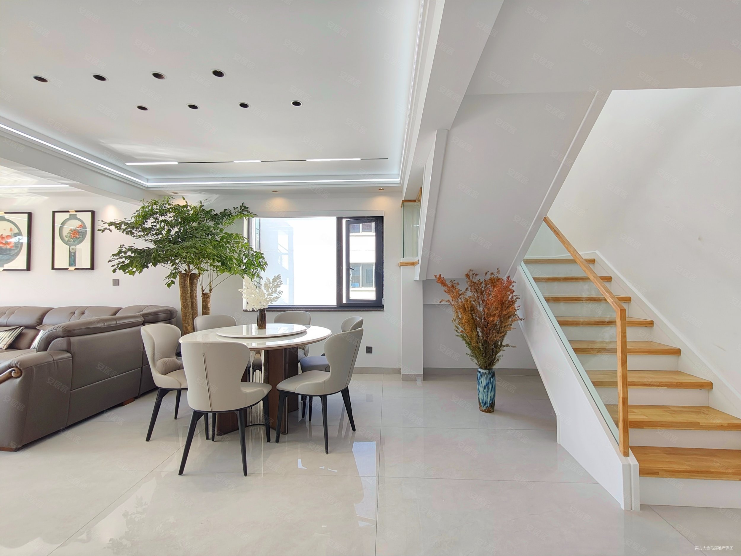 昆华苑浅山逸城6室3厅4卫237㎡南北136万