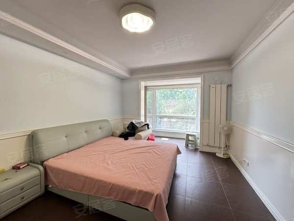 包头稀土高新区滨河大厦水岸花都水岸花都 300平精装叠拼别墅 带车库 带80平小院 拎包住出租房源真实图片