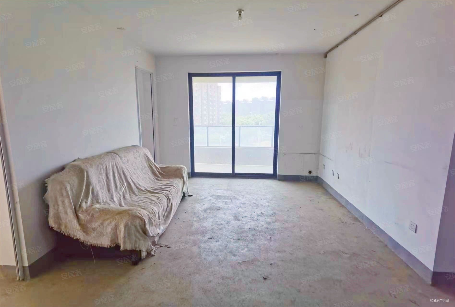 南京房产网>南京二手房>栖霞二手房>仙林湖二手房>保利罗兰春天>1896