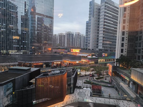 深圳龙岗大运仁恒梦公园愉园地铁口仁恒梦公园复式一房一厅楼下商业圈