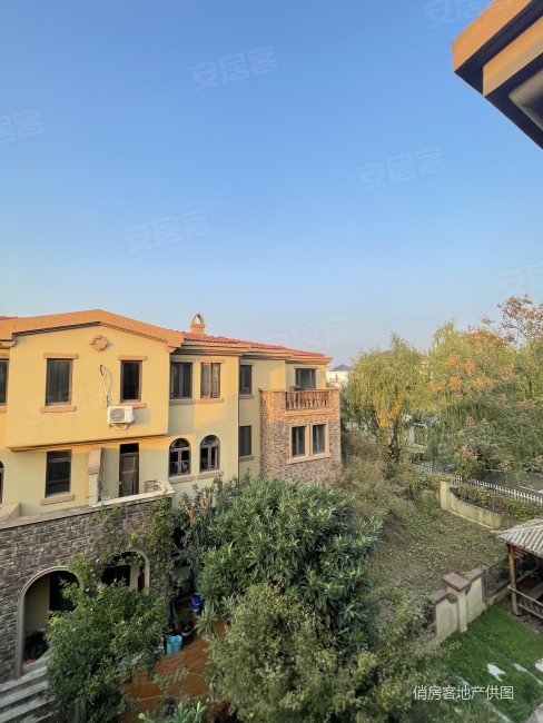 淀山湖一线湖景联排别墅,南花园,送车位地下室,满五,华纺易墅上海湾