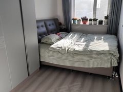 阜新细河细河城区押一付一  龙泽雅苑7层2室一厅精装每月1300元出租房源真实图片