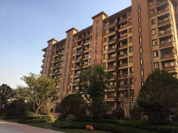 昆山花桥易买得上海裕花园中信广场 中茵广场 易买得,地铁站旁,拎包