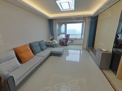 龙湖春江郦城西区精装三室出租。