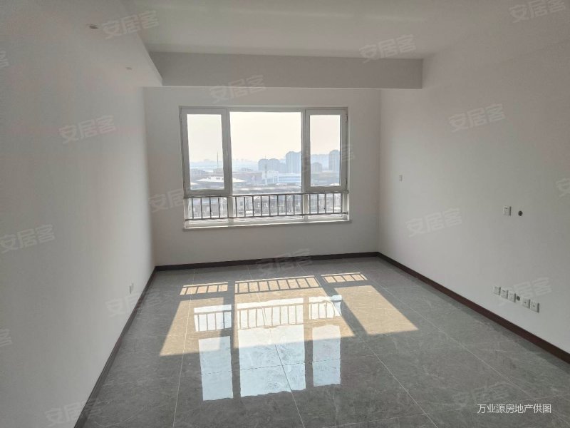 学府世家中间楼层业主诚意出售户型格局合理