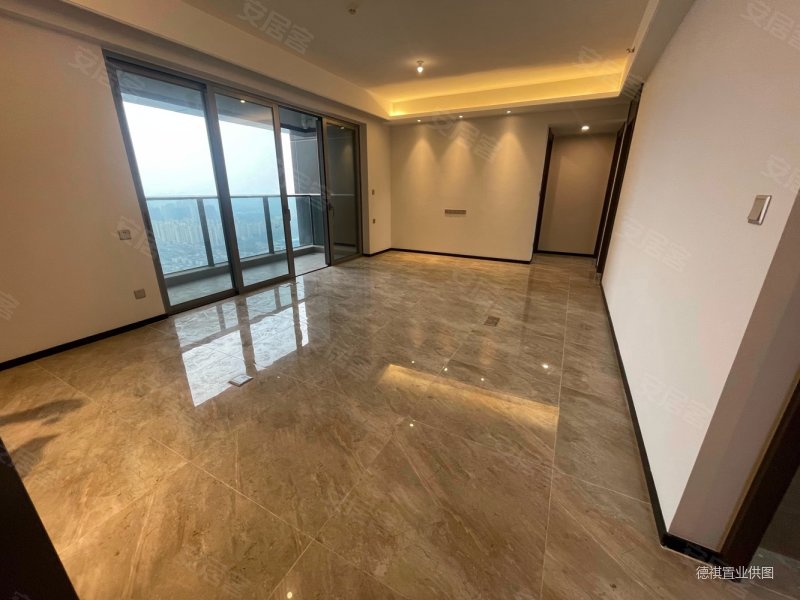 保利天际花园精装四房业主非常诚心赶紧来看吧