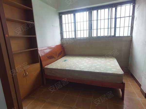 磨碟沙地铁口电梯中层大三房家私家电可做员工宿舍