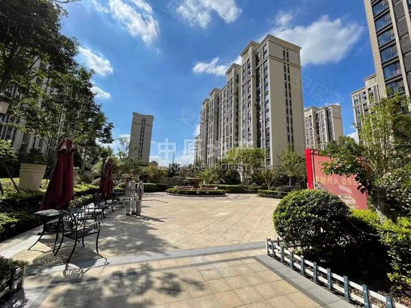 上海浦东康桥中骏柏景湾(公寓住宅)繁华地段,房型正气,小区景观位置