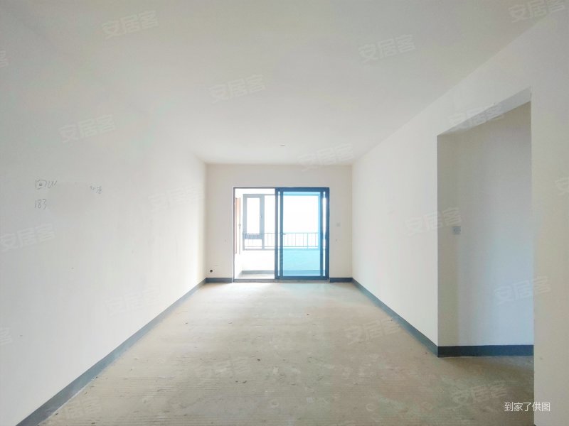 世茂璀璨天城晏旸 近地铁 板楼 房龄新 出行方便 双卫