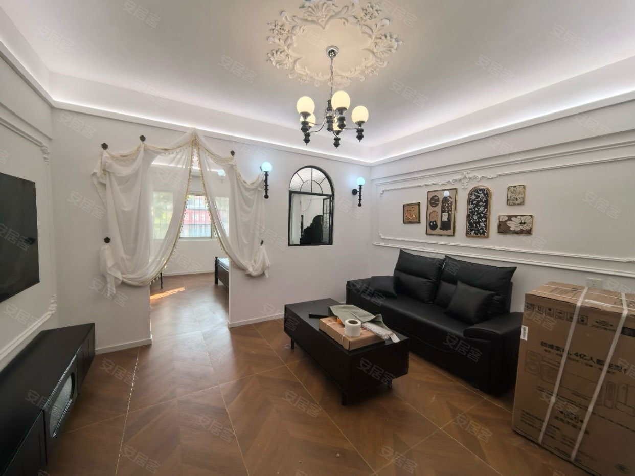 朝阳村地铁口 一室一厅电梯房 押一付一民水电