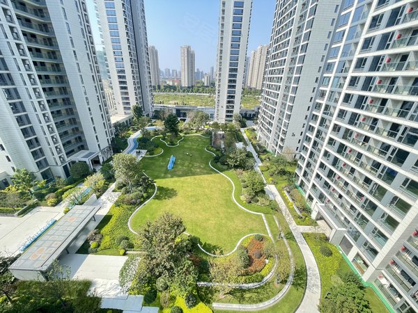 杭州萧山开发区顺发美颂城地铁口 顺发美颂城 横厅大4房 全新品牌家具