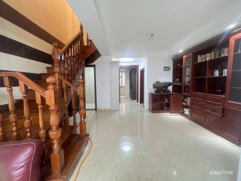 西岗欧亚花园长春街一楼跃二楼带花园精装修有钥匙145平八一路