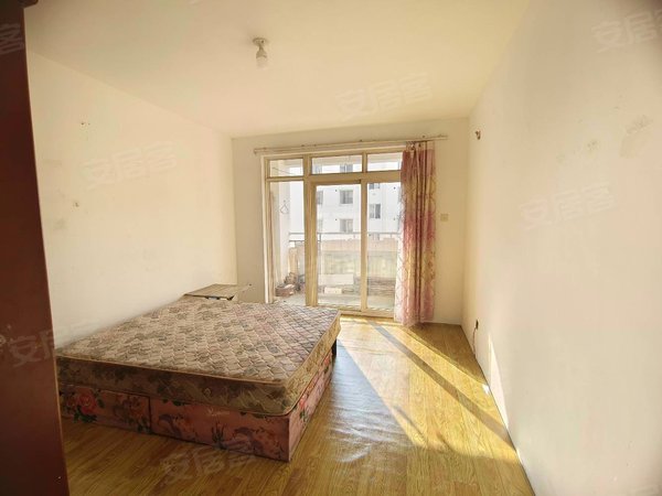 青岛李沧金水路明秀山庄长短租都可宾川路附近明秀山庄套三简单家具