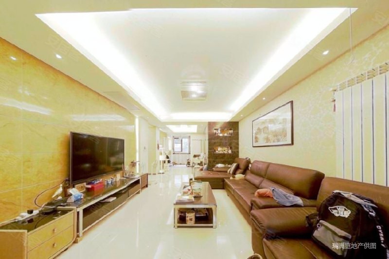 一楼带院子 精装修 业主特别诚心卖 下叠 二期的别墅区,中冶钟鼎山庄