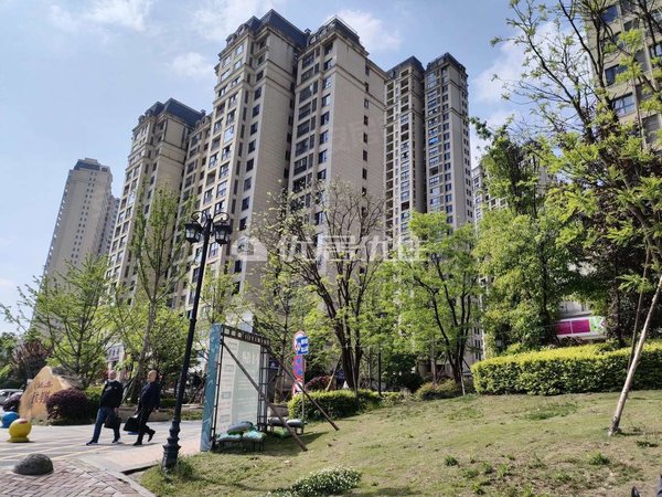 贵阳观山湖会展城远大美域远大生态风景 电梯房 精装 2400元每月 整租