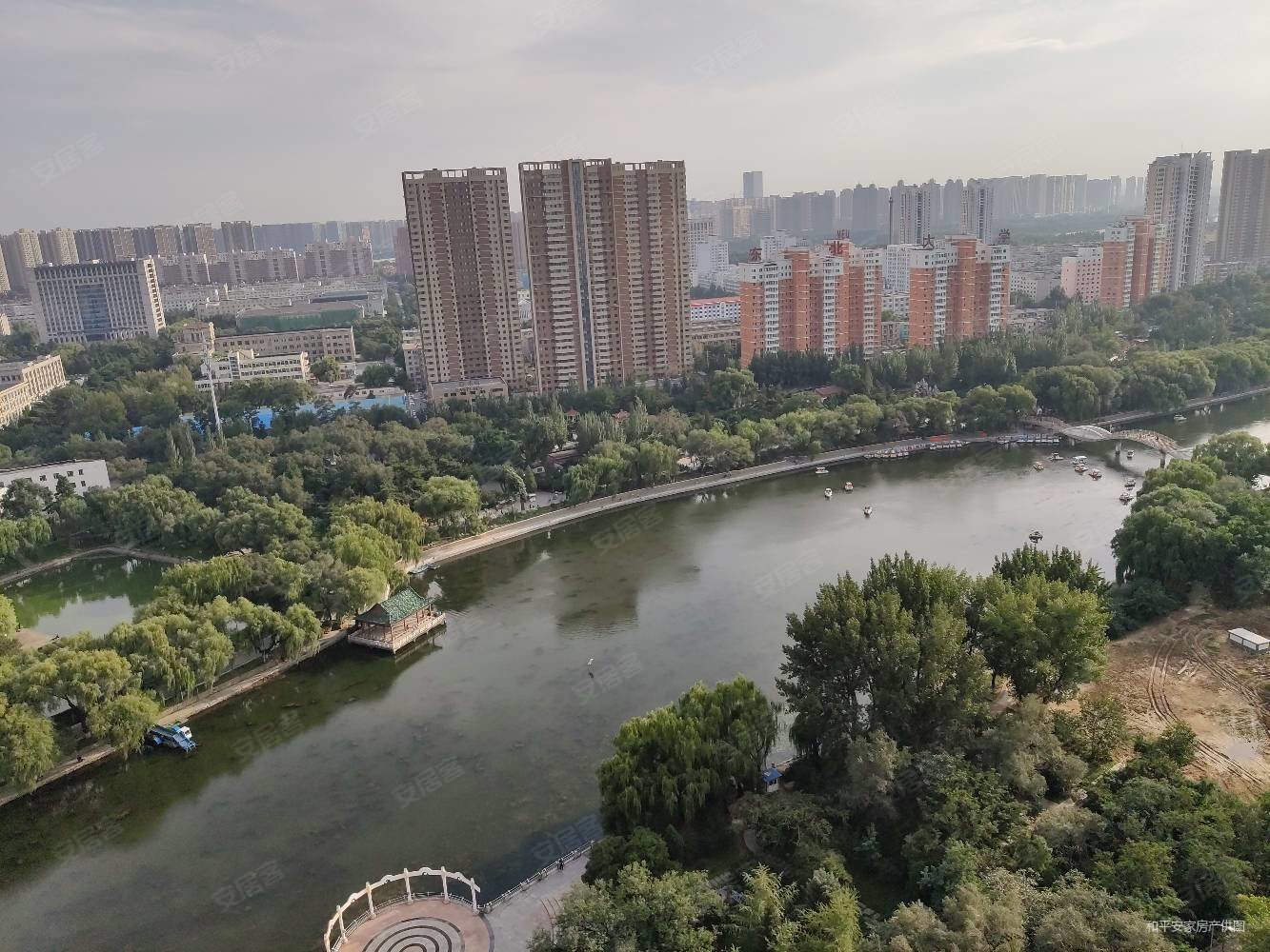 泰宸湖畔佳园3室2厅2卫191.34㎡南北299万