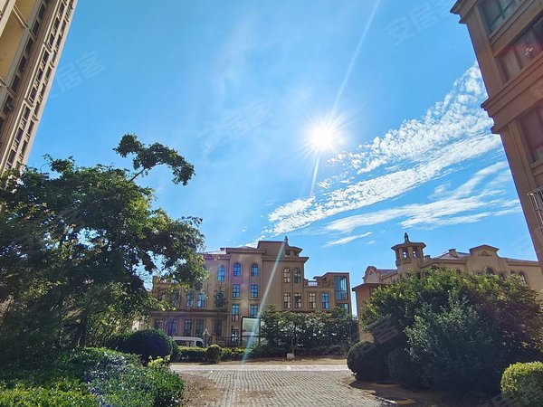 青岛黄岛薛家岛南岛小镇南岛小镇高层套三,押一付一,拎包入住,短租