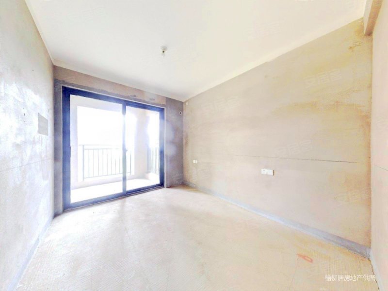 星联御象湖4室2厅1卫137㎡南北140万