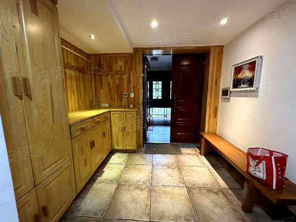 包头稀土高新区黄河大街三江尊园(别墅)租别墅找小郭 三江尊园别墅 精装修 带大院 看房方便提前联系出租房源真实图片