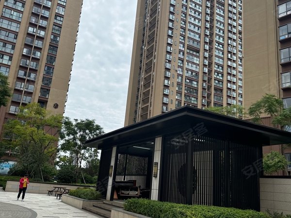 昆明西山前卫营润城八区润城八区 精装修另包入住2400月出租房源真实