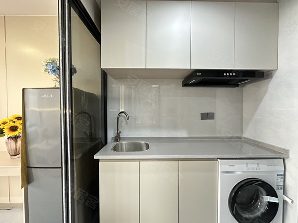 金华东阳东阳江北平川路128-132号楼银泰商圈 河山菜场 服装园区永利酒店 豪华装修 拎包入住即可出租房源真实图片