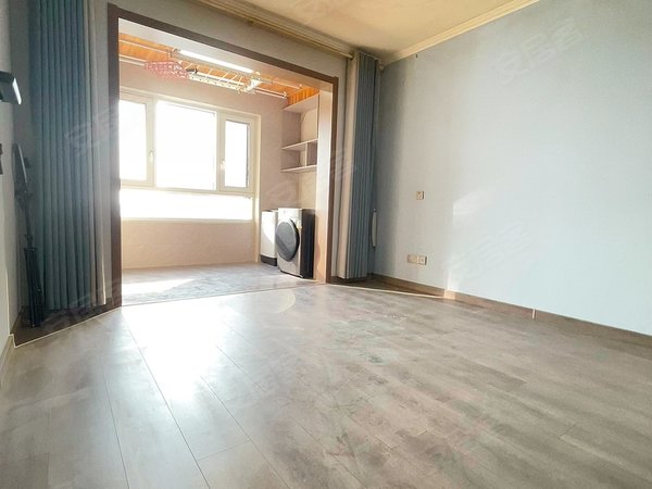 徐州云龙新淮中心地铁时尚生活广场急租 和平大道 地铁大厦 楼下地铁口 精装大三室带车位包物业出租房源真实图片