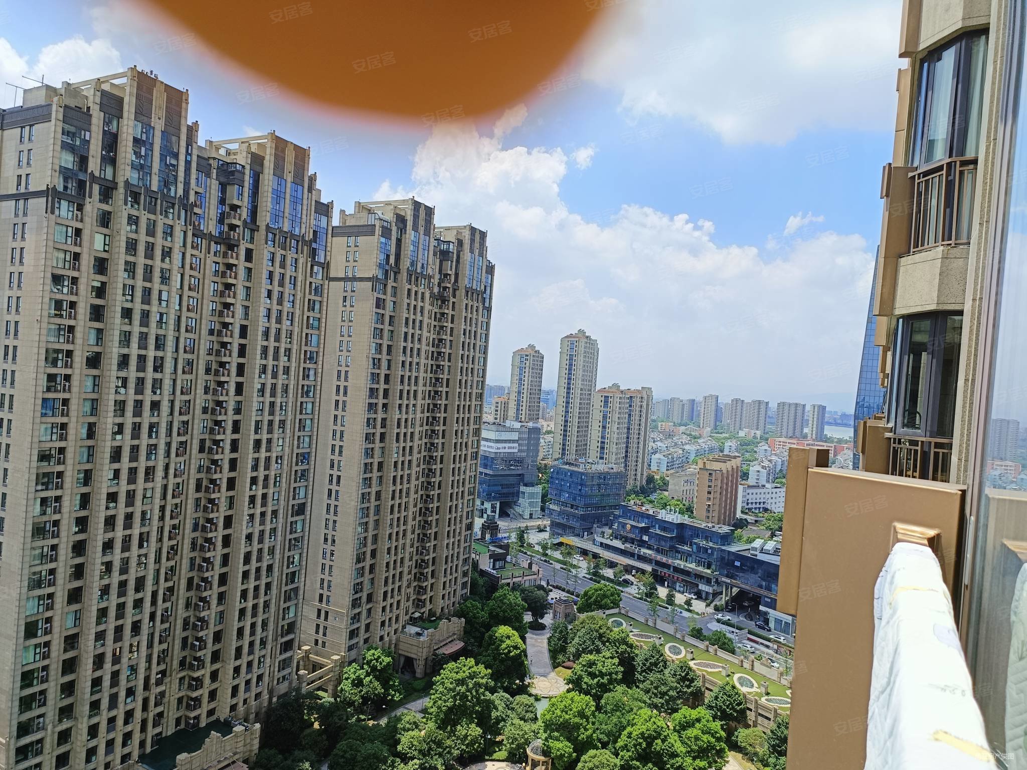 高端品质小区 华茂悦峰园 五室五卫 方正户型 中间