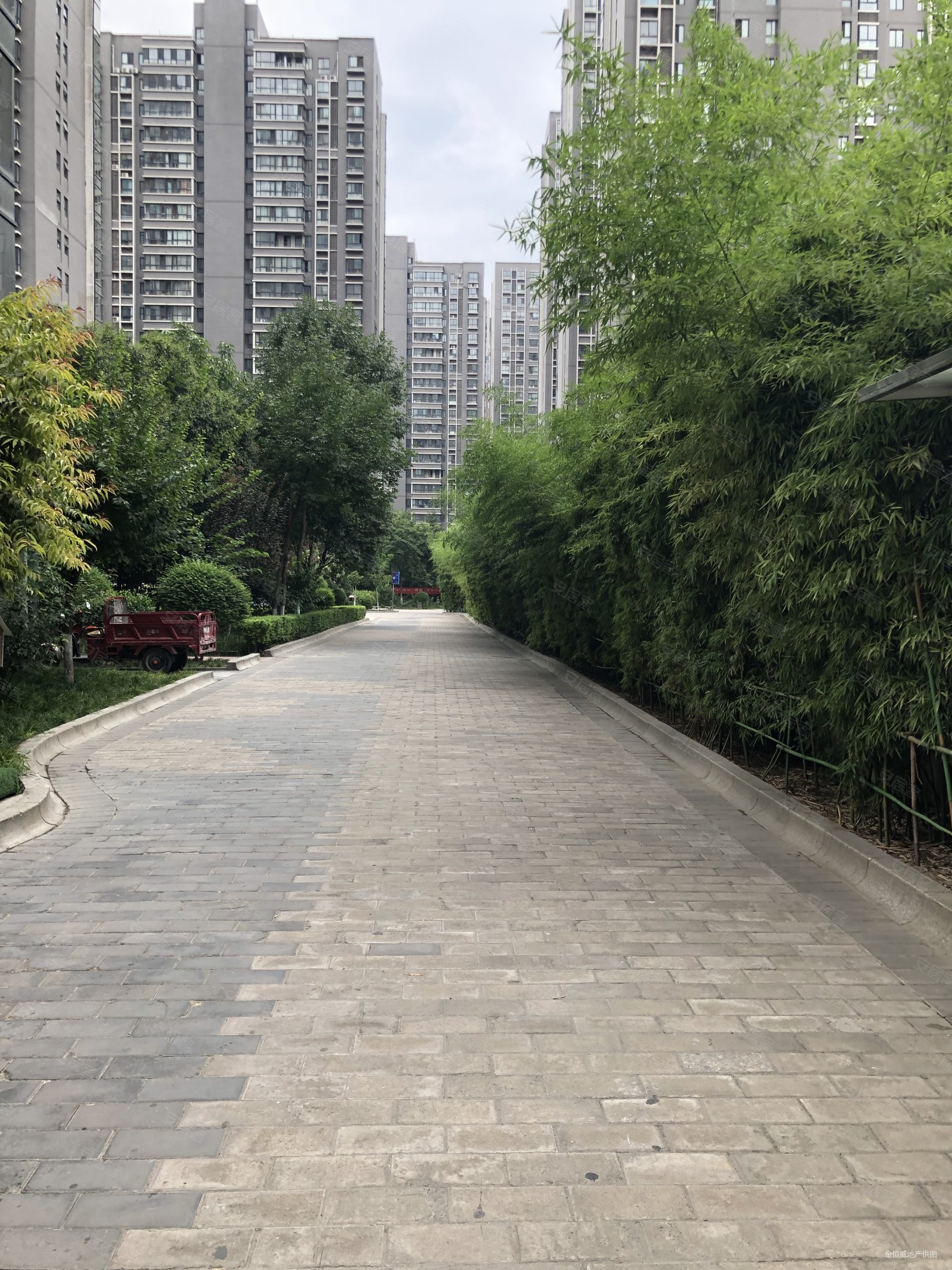 西市佳园 大两居 两梯四户 装修好 带电梯 近医院 正南朝向