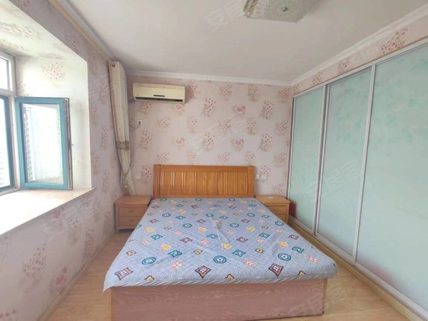 龙海家园d区,精装大两室,家具家电齐全,出门小学,交通方便