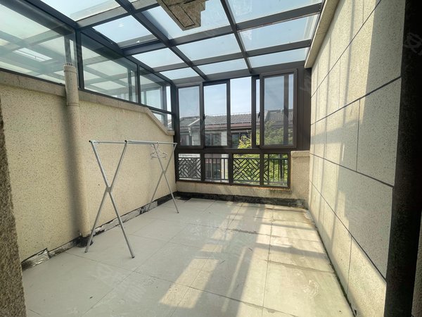 上海青浦朱家角中骏雍景湾(东区)雍景湾联排别墅 可群组可办公 随时