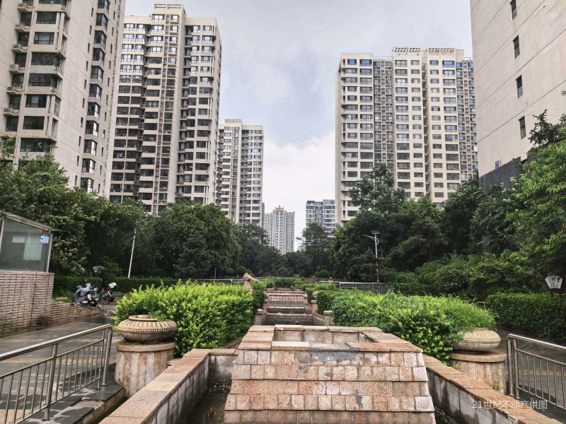 盛世天骄花苑3室2厅2卫158㎡南北210万