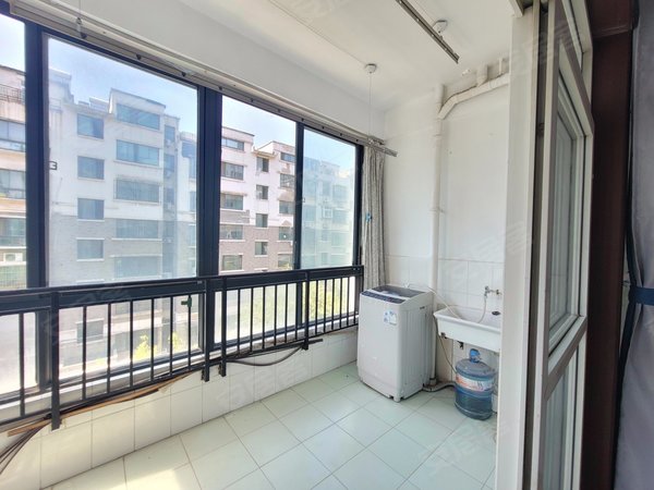 济南天桥水屯路东方水岸精装独卫阳台间 领包入住!