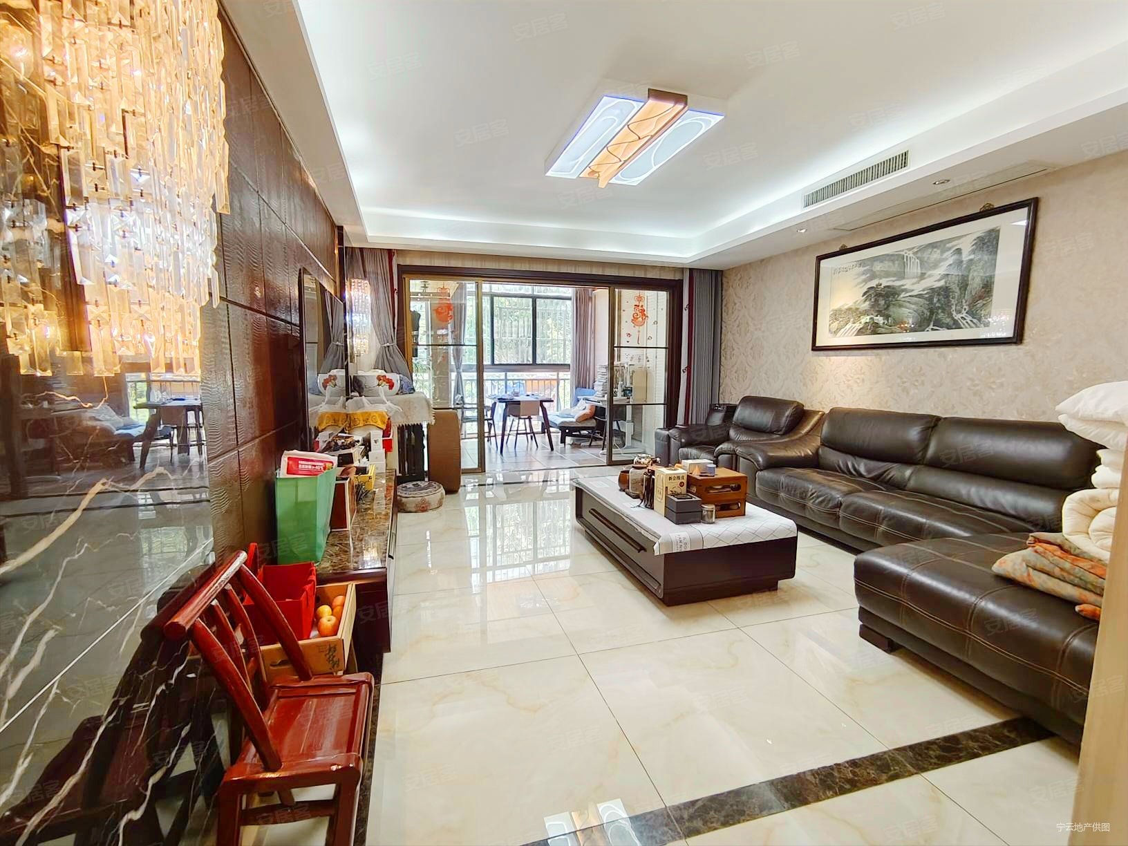 地铁口 优美小区 精装修保养新 有产权车位 莱茵东郡对面