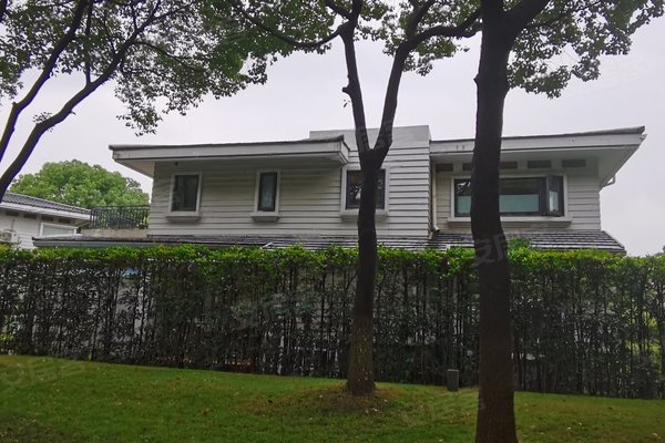 上海二手房 久事西郊花园(别墅) > 饶建武解读久事西郊花园(别墅)小区