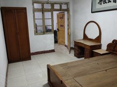 徐州鼓楼四道街丰财小区一楼两室一厅,60多个平方,简装修,空调淋浴器冰洗出租房源真实图片