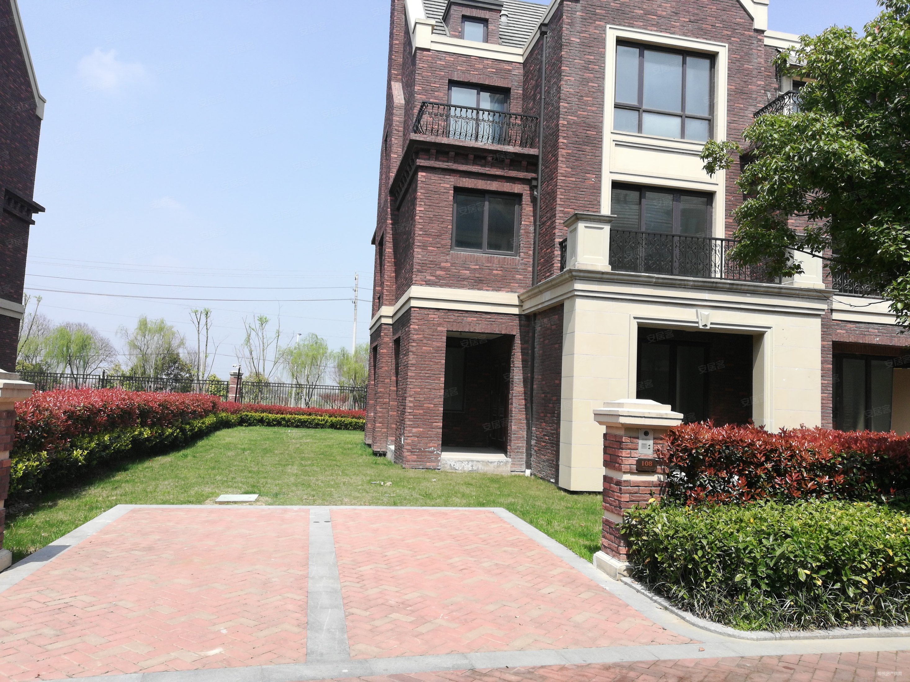 性价比非常高,,时代御湖(别墅)二手房,630万,5室2厅,5卫,284平米-昆山