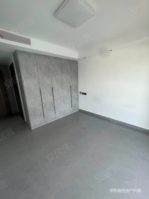 单价一万三上试验华府世家 全新精装修  可报名 随时可看