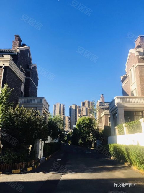 凤河孔雀城精装洋房,带小院,老证  .可议价