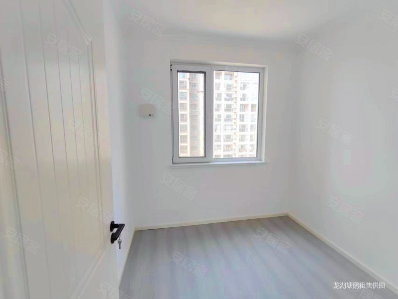 新上,未住,地铁口, 精装,中南四期套三,李沧,重庆中路,中南世纪城(四