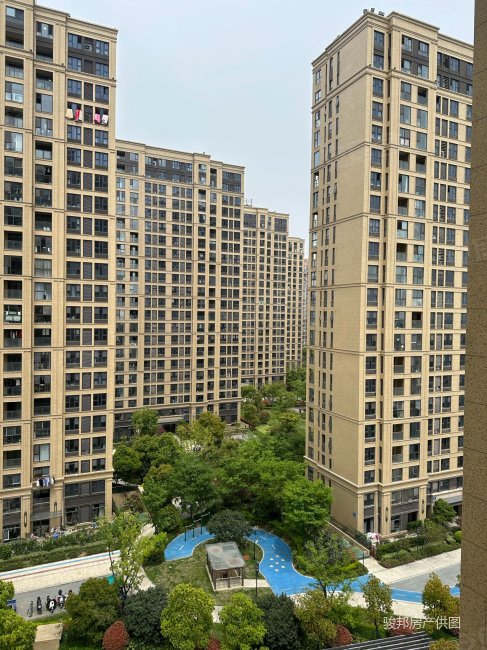 融创东方御园4室2厅2卫133.2㎡南北225万