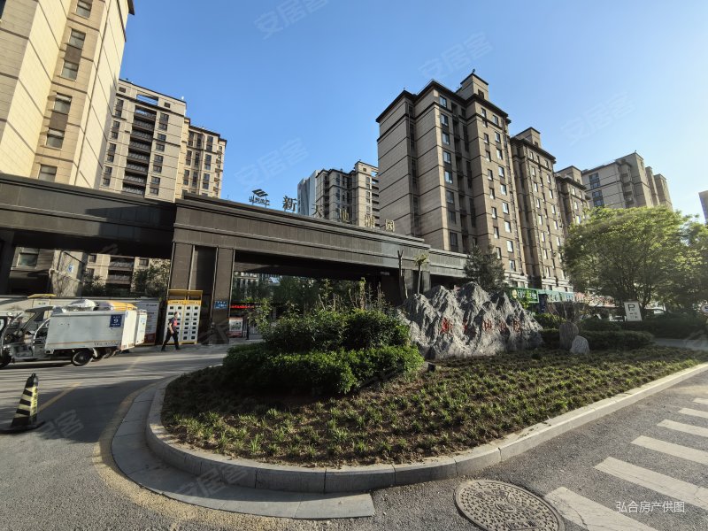山钢新天地3室2厅1卫121㎡南北285万