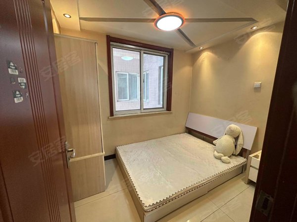 西安新城东五路铭湖景园三室两厅一卫一厨,电梯房,大明宫地铁口.