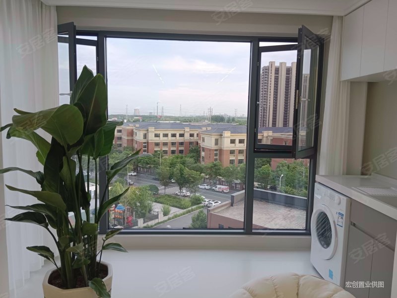 冠城大通蓝郡梅苑 精装好房 楼层好 临地铁 小区新 商品住宅