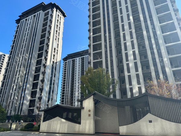 杭州临安临安城区苕溪学府地铁口,温馨二房,带车位,未入住,无甲醛出租