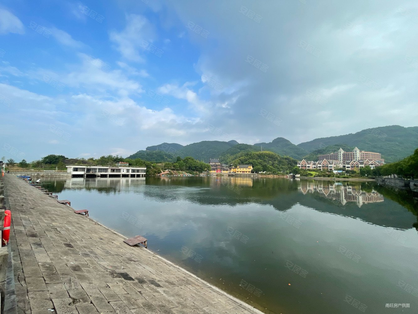 特价亏本出售滕园联排别墅边套位置佳环境优美