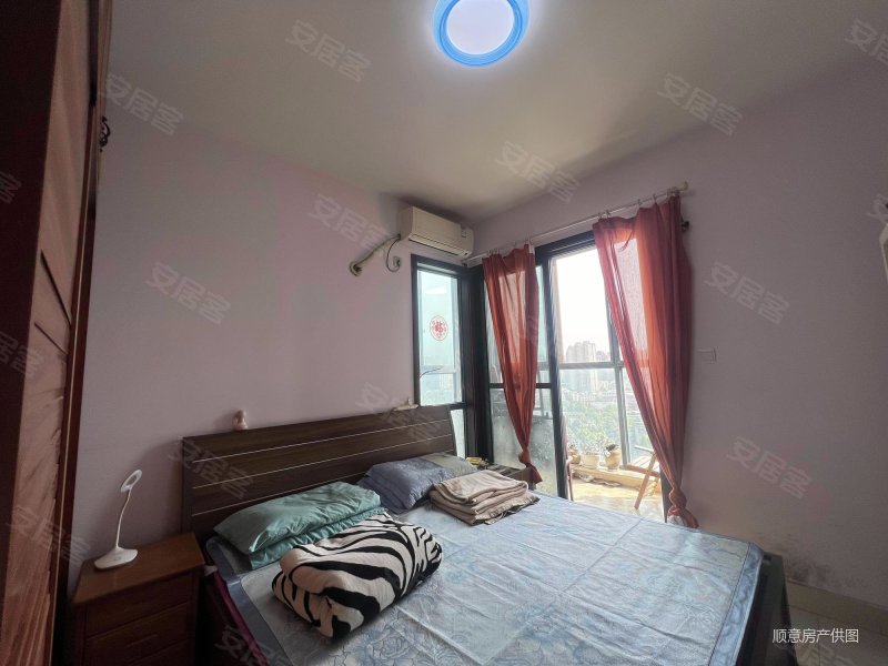 西华苑(郫都) 有电梯 购物方便 交通便捷 近地铁