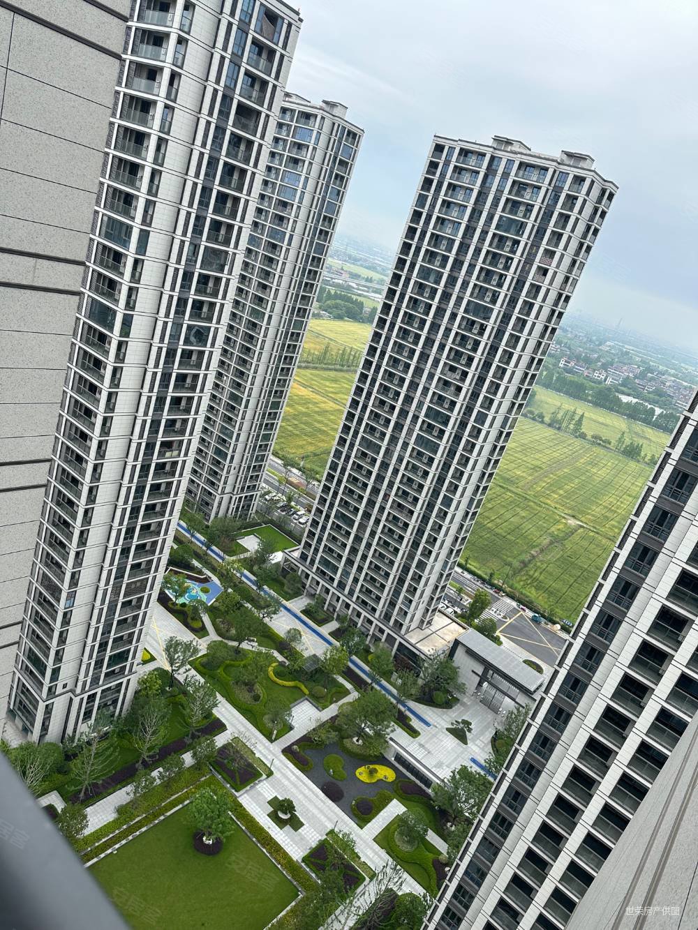 虹运驿府3室3厅2卫87.6㎡南135万